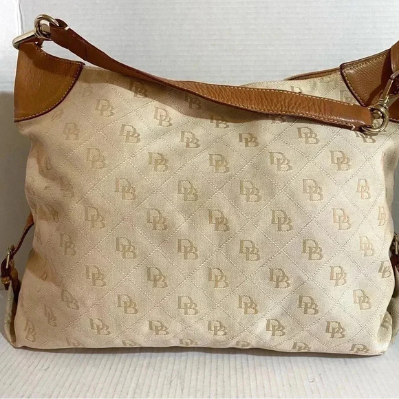 Dooney Bourke DB signature print canvas shoulder handbag - Picture 2 of 13
